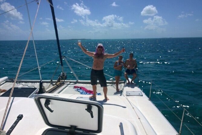 Private Catamaran Cruise around the Southshore of Roatan - FAQs