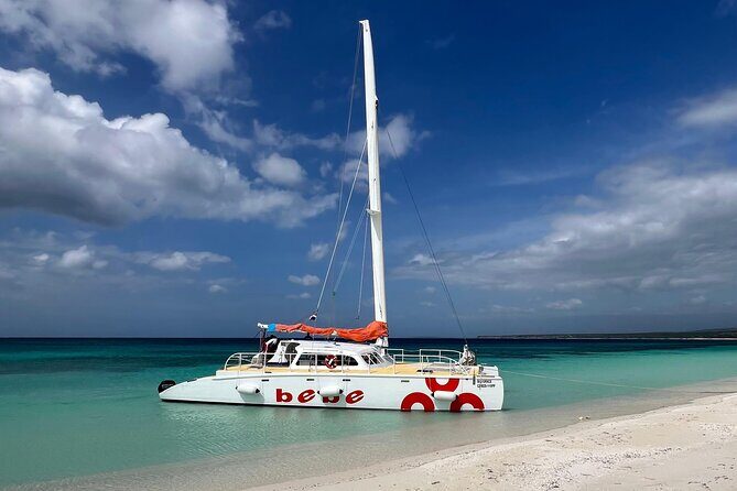 Private Catamaran Cruise to Bahia de las Aguilas - Key Points