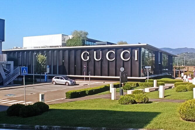 Private Chauffeur for shopping to "The Mall" and Prada Outlet (Space) - Key Points