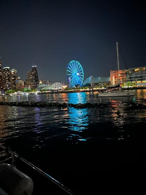 Private Chicago Boat Rental - Explore Chicago's Skyline - What Makes This Yacht Cruise Stand Out?