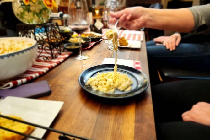 Private Chicago-style deep dish pizza or pasta making class - Key Points