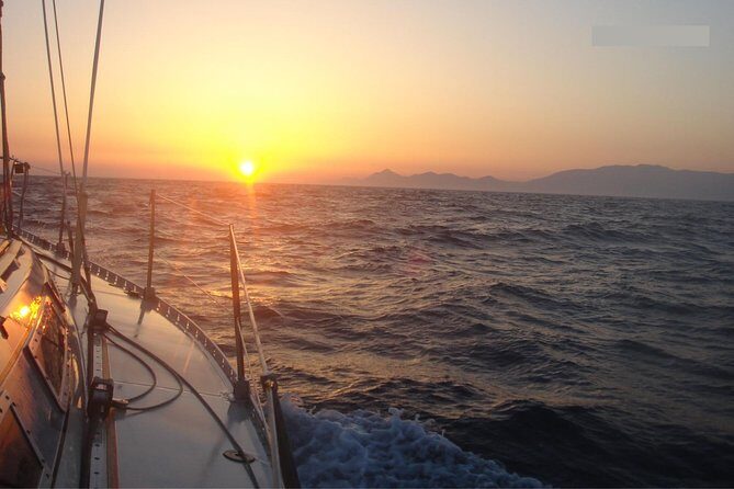 Private cruise with a sailing yacht Koursaros - Food & Drinks: A Tasty Touch