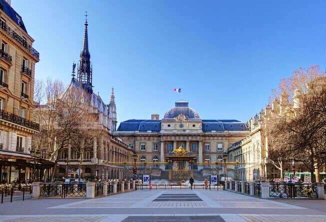 Private cruise with Paris water way - Discover Paris from the Water: A Private Seine Cruise