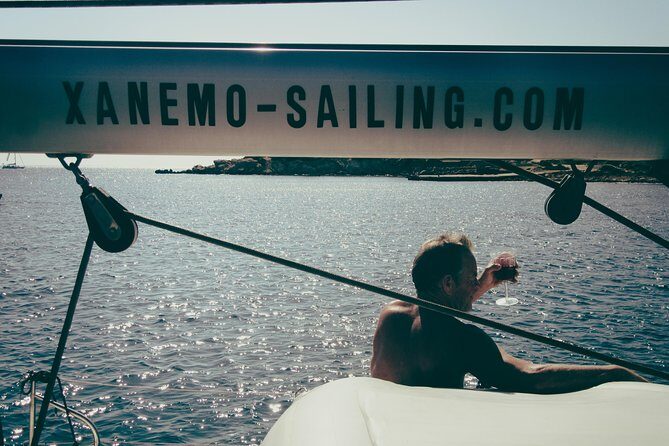 Private day cruise with local food and wines tasting menu - FAQ