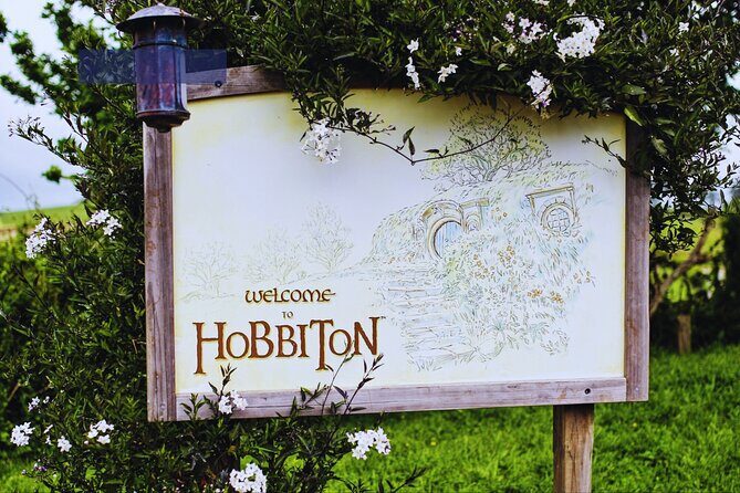Private Day Tour of Hobbiton Movie Set, Rotorua Mud Pool & More - FAQs