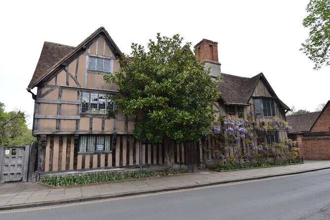Private Day Tour to Stratford-Upon-Avon - All things Shakespeare - Holy Trinity Church: The Shakespeare Family’s Final Resting Place