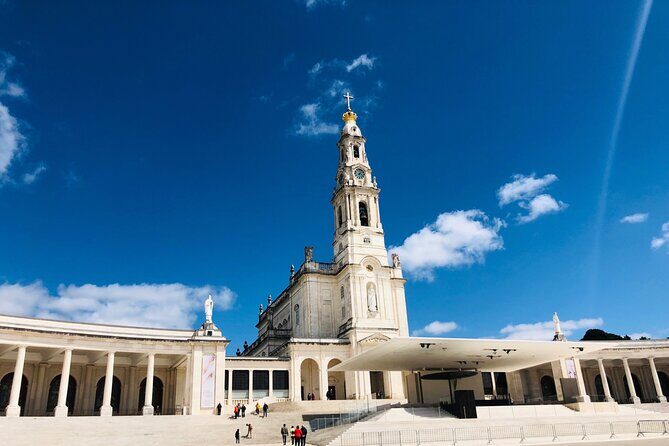 Private Day Tour With Guide to Fatima, Batalha, Nazaré and Obidos - What Makes This Tour Stand Out?