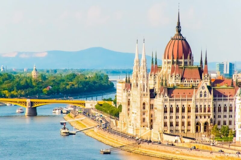 Private day trip from Vienna to Budapest and back in english - Quick Overview