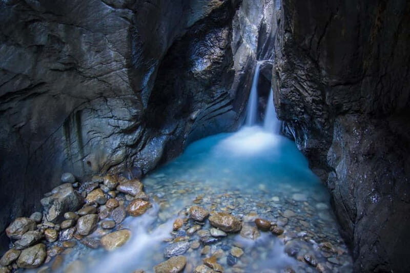 Private day trip: Interlaken to Lauterbrunnen & waterfalls - Exploring the Lauterbrunnen Valley and Surroundings