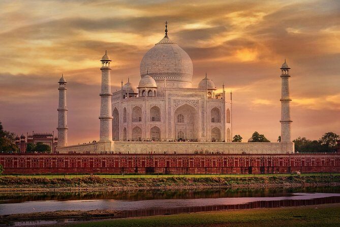 Private Day trip to Agra with Taj Mahal,Fort and lunch at 5 Star - Arriving in Agra: The Journey Begins