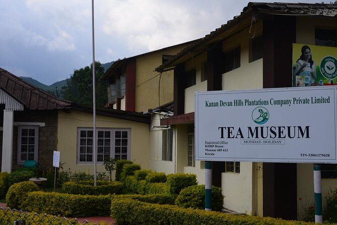 Private Day Trip to Munnar from Kochi (Cochin) - Exploring the Munnar Day Trip from Kochi: An Authentic Taste of Keralas Hill Station