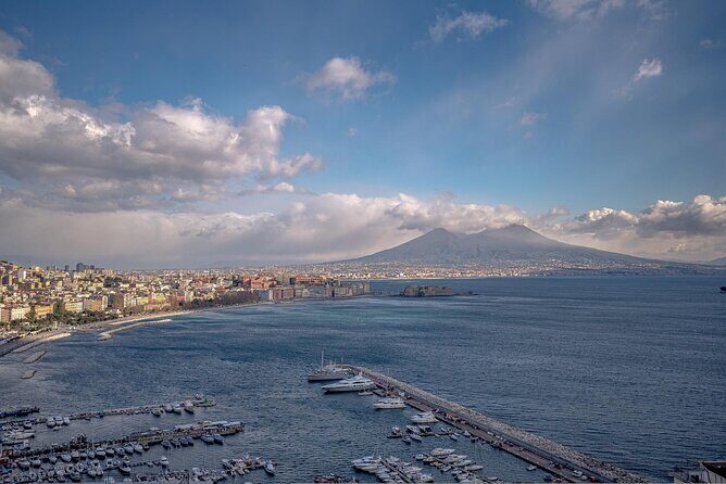 Private door to door transfer from Caserta to Naples - Who Should Book This?