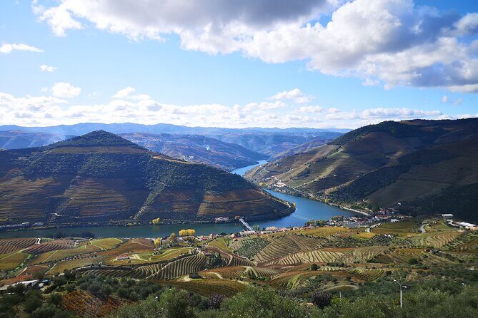 Private Douro Valley Wine Tour + Lunch and Boat Cruise - Visiting Pinhão’s Railway Station