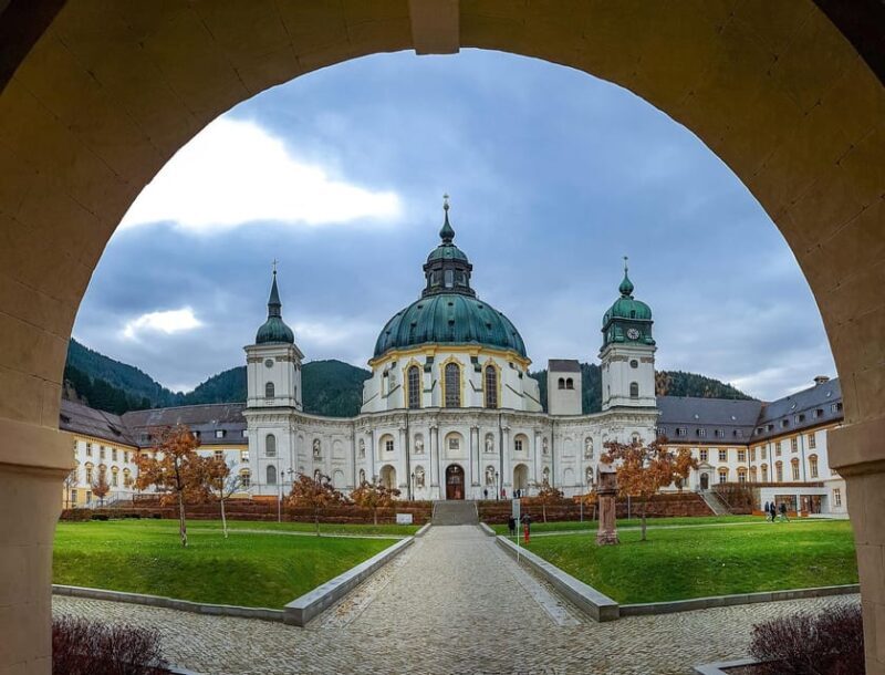 Private driver: Munich to Neuschwanstein, Linderhof & Ettal - A Deep Dive into the Bavarian Highlights