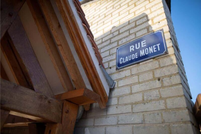 Private Driver Service - Luxury Sightseeing Tour to Giverny - Analyzing the Value