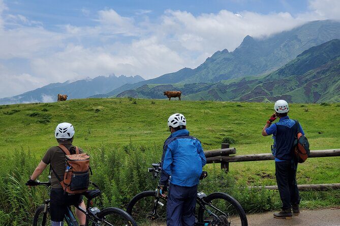 Private E-MTB guided cycling around Mt. Aso volcano & grasslands - Key Points