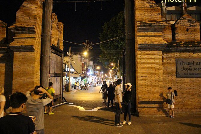 Private Evening! Crisscross Chiang Mai's Night by the classic Tuk Tuk - An In-Depth Look at the Tour Experience