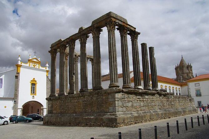 Private excursion for 1 to 8 people: the city of Évora and its monuments - Key Points