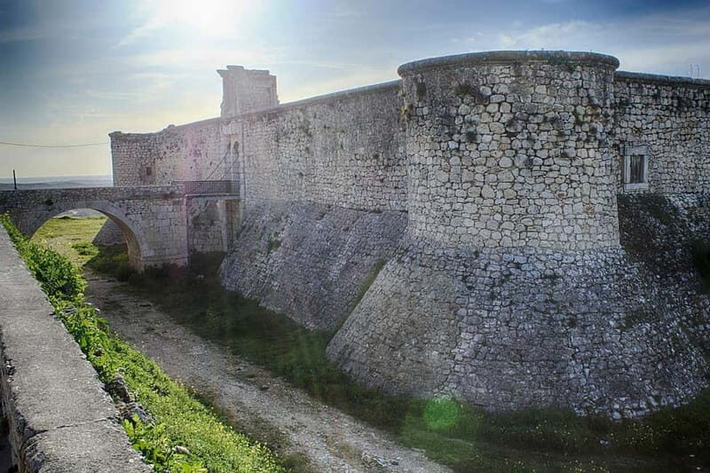 Private Excursion to Aranjuez and Chinchon 8 hours - Exploring Aranjuez and Chinchón: A Balance of Grandeur and Charm
