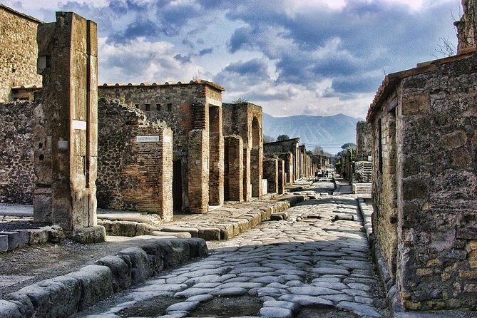 Private Excursion to Pompeii and Amalfi Coast from Naples Cruise Port or Hotel - Exploring Pompeii and the Amalfi Coast: A Deep Dive