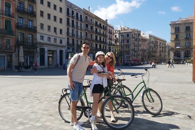 Private Family Bike Tour in Barcelona - Key Points