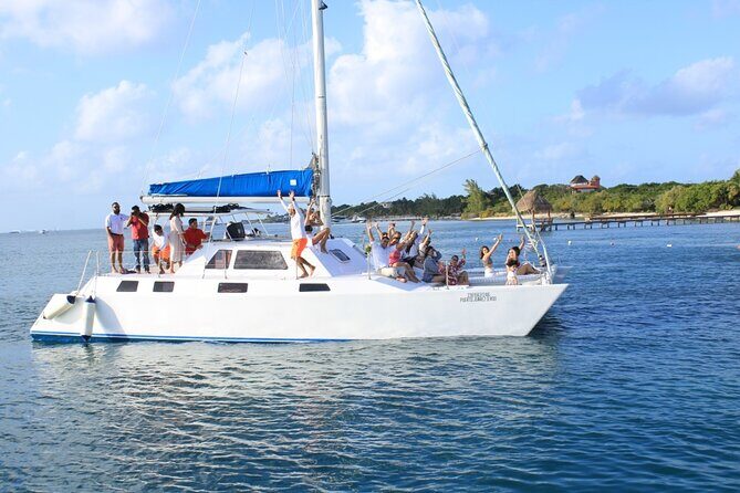 Private Family Catamaran From Isla Mujeres - Private Family Catamaran From Isla Mujeres: A Relaxed, Authentic Way to Explore