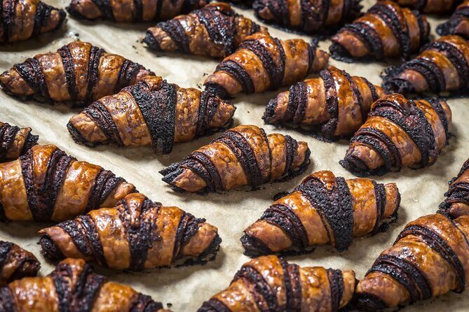 Private Family Tour: Chocolate, Pizza and City Fun - Key Points