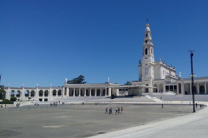 Private Family Tour Fatima - Batalha - Nazaré - Óbidos Medieval - Authentic Experiences and Value