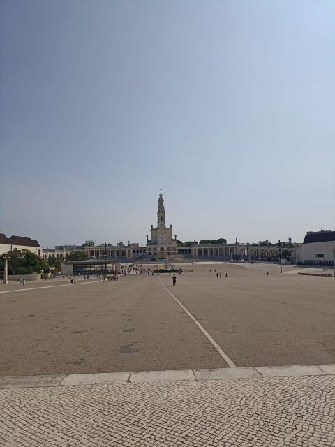 Private Fátima Tour: Fátima- Nazaré- Óbidos - Visiting Fátima: The Spiritual Heart of Portugal