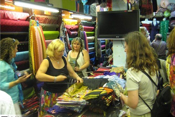 Private full-day tour: Hanoi-Thay pagoda-Tay Phuong pagoda-Van Phuc silk village - FAQ