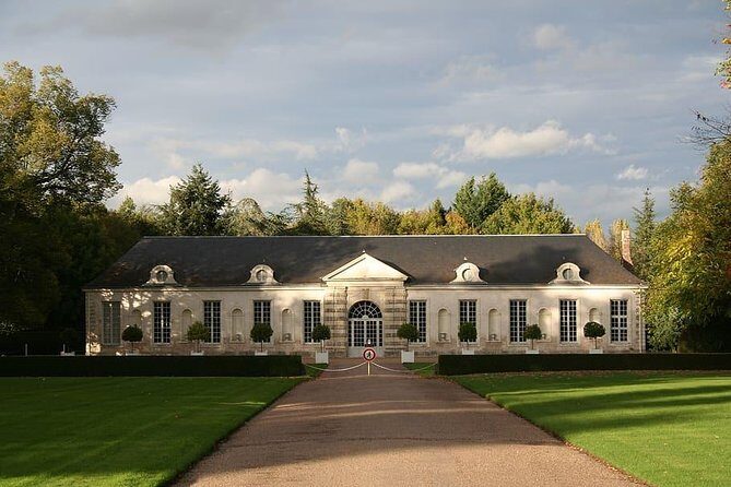 Private Full Day Tour to Loire Valley from Paris with Hotel Pick Up - Transportation and Comfort