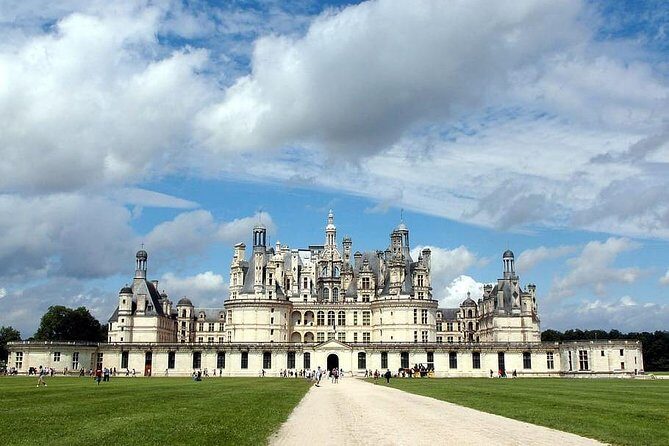 Private Full Day Tour to Loire Valley from Paris with Hotel Pick Up - Who Should Consider This Tour?