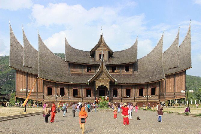 Private Full-Day Jakarta Wonderfull Tour with Lunch & Souvenir - FAQs