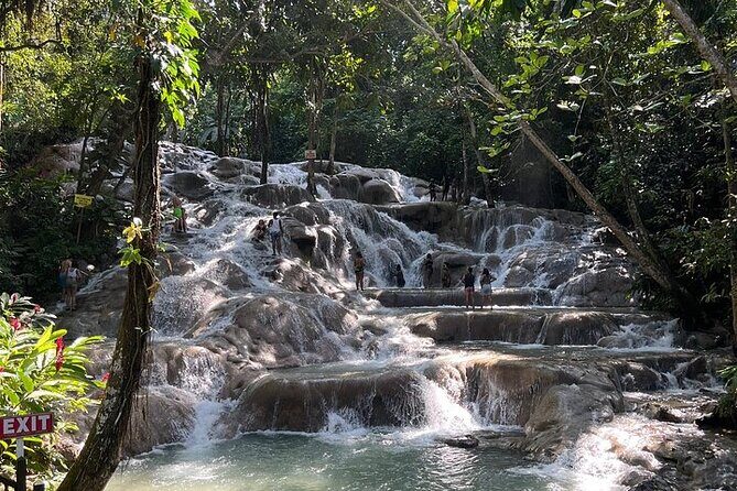 Private fun fill tour from Montego Bay to dunns river & blue hole - FAQ