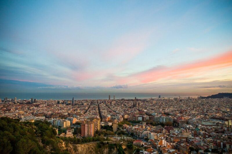 Private Guided Family Walking Tour in Barcelona - Quick Overview and First Impressions