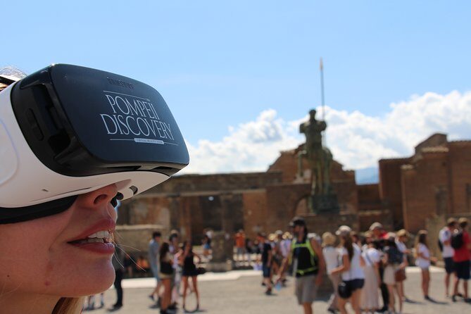 Private Guided Tour and VR Headsets in the Ancient Pompeii - A Closer Look at the Pompeii Experience