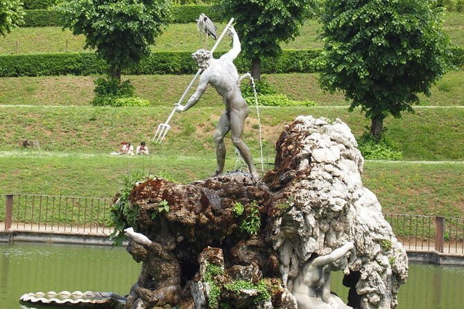 PRIVATE Guided tour: BOBOLI Gardens of the Royal Palace and Hidden Messages - Florence’s Boboli Gardens: An Intimate Walk Through Art and Nature