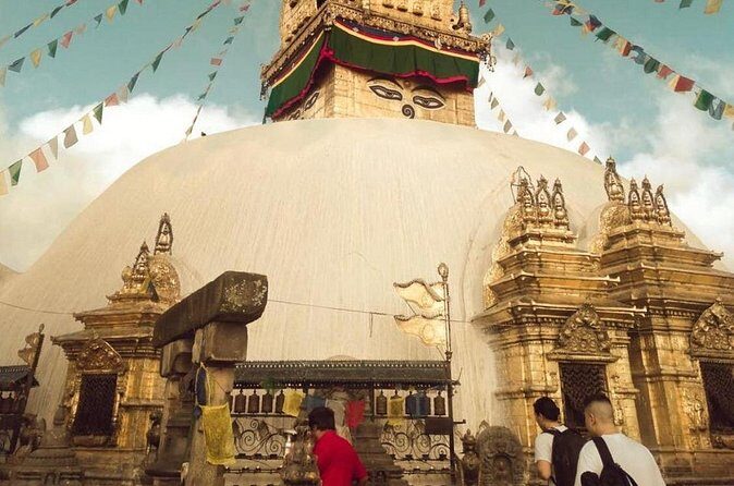 Private Guided Tour in Swayambhunath Stupa - Key Points