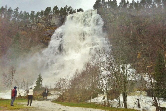 PRIVATE GUIDED TOUR: Norway's Highlights  Viking Special, 11-12 hours  WINTER - Who is this tour best suited for?