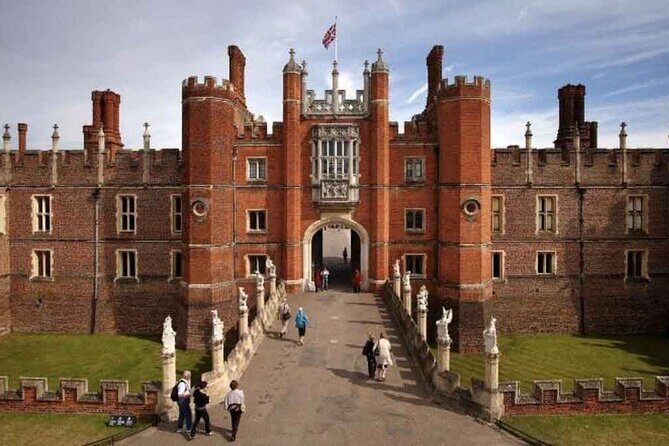 Private Guided Tour of Hampton Court Palace - A Deep Dive into the Experience