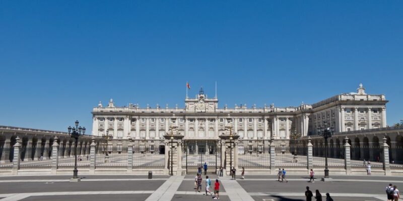 Private guided tour Royal Palace & Royal Collections Gallery - Who Should Consider This Tour?