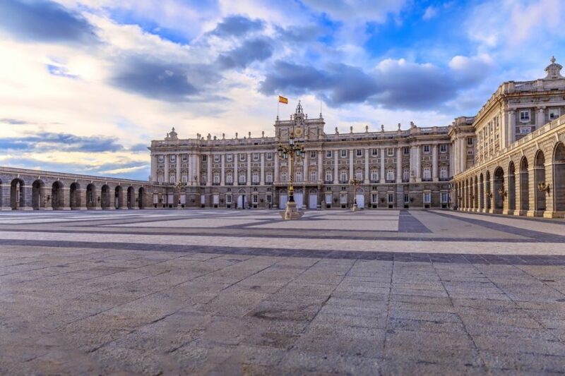 Private guided tour Royal Palace & Royal Collections Gallery - FAQ