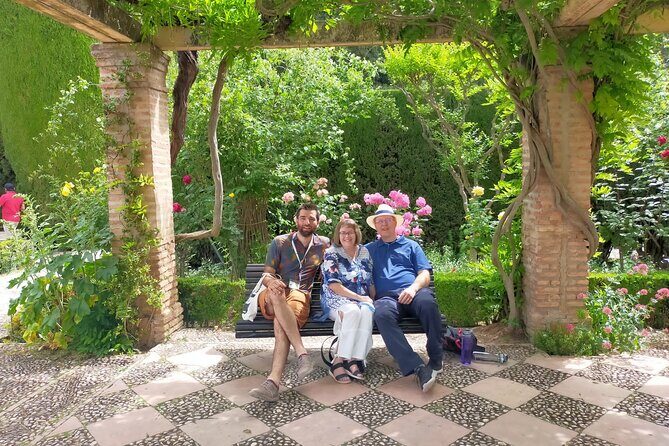 Private Guided Tour to Alhambra with Tickets to City Monuments - FAQ