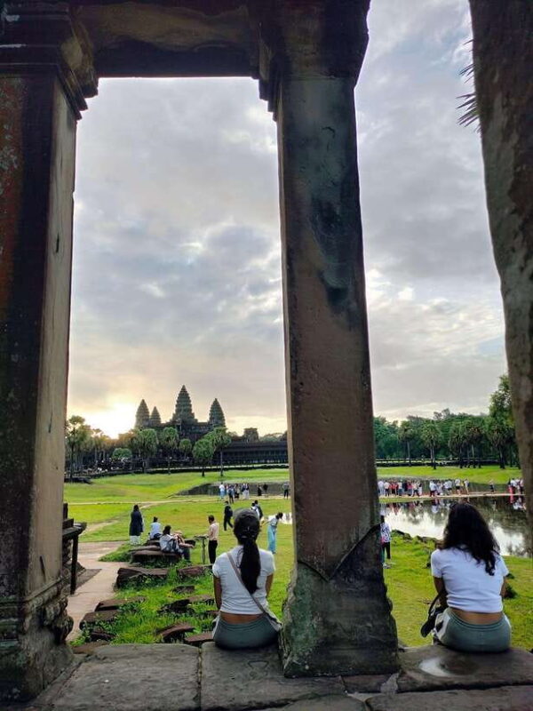 Private Guided Tours From Angkor Wat Sunrise To Beng Mealea - Key Points