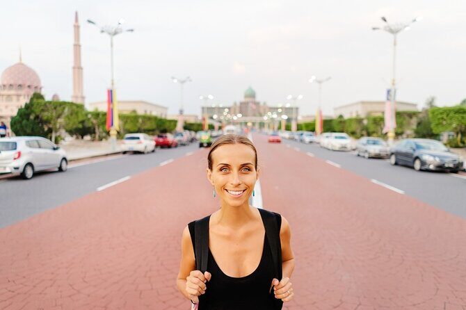 Private Half Day Putrajaya Tour with Lake Cruise Experience - Exploring Putrajaya: A Balance of Modern Architecture and Natural Beauty