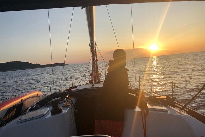 Private - Half Day Sailing from Hvar on a modern sail yacht (up to 8 travellers) - Key Points