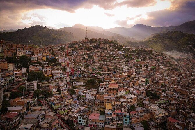 Private Half-Day Tour to Comuna 13 in Medellín. - Discover Comuna 13: Medellín’s Neighborhood of Transformation