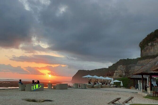 Private Half-Day Uluwatu Beach and Temple Tour - Summary