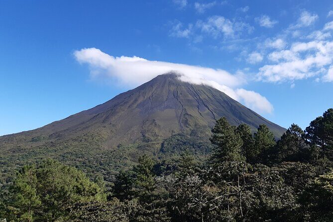 Private Hanging Bridges / Waterfall / Typical Lunch / Volcano-Lava Fields Combo - Exploring La Fortuna: What to Expect from the Tour