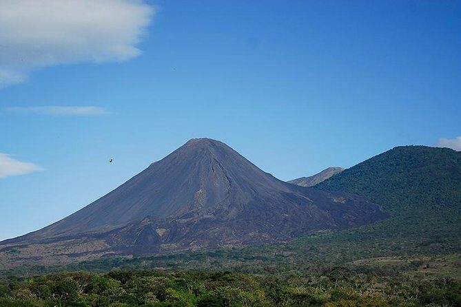 Private hike to active Izalco and Cerro Verde volcanoes. 2 volcanoes in one day! - Key Points